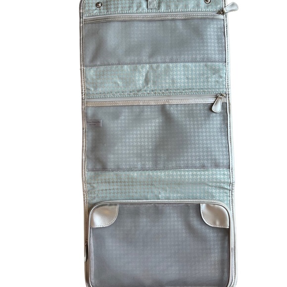 DIOR Beauty Fold-up Hanging Travel Bag Silver and Blue - Picture 3 of 7